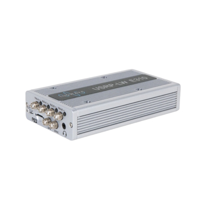 Ettus USRP E310 Compatible 2 canaux TX/RX AD9361 RF 70MHz-6 GHz 56 MHz BW Chaque 1 × 10/100/1000 BASE-T Ethernet 2 × Ports USB USRP Dispositif radio défini par logiciel